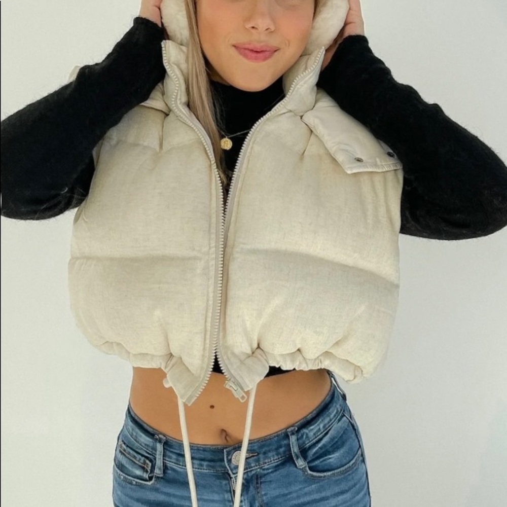 Cream puffer vest with detachable hood